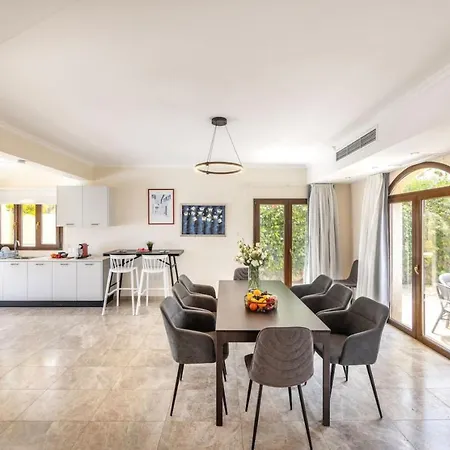 Villa Sunnyvillas: 4br Seafront Villa*private Pool*bw44 *